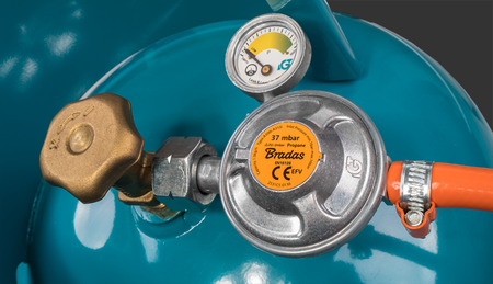 BRADAS Reduktor gazowy 37mbar, 1,5kg/h, z zaworem bezpieczeństwa i manometrem