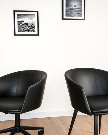 UNIQUE BARNET Fotel ekoskóra czarny