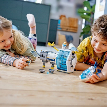 LEGO City - Stacja kosmiczna na Księżycu 60349