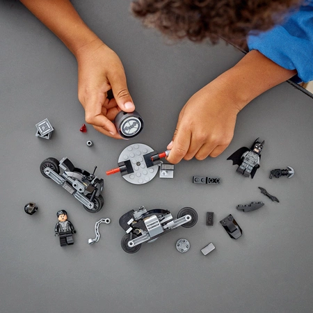 LEGO Super Heroes - Motocyklowy pościg Batman i Seliny Kyle 76179