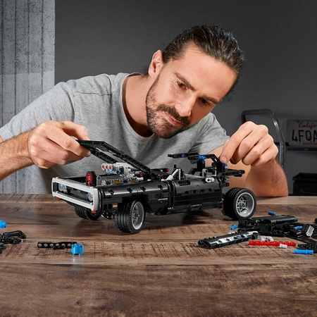 LEGO Technic -Dom's Dodge Charger 42111