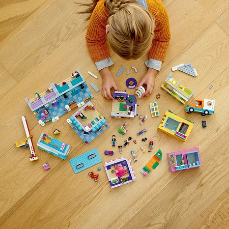 LEGO Friends - Budynki przy głównej ulicy 41704