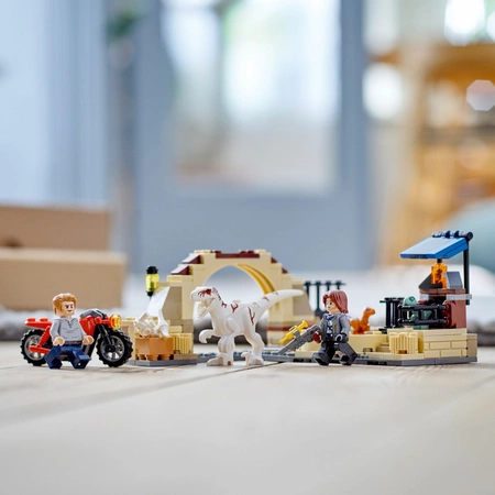 LEGO Jurassic World - Atrociraptor: pościg na motocyklu 76945