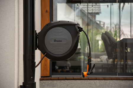 BRADAS BLACK LINE bęben automatyczny z wężem 1/2" - 30m i akcesoriami