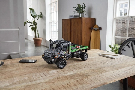 LEGO Technic Ciężarówka Mercedes-Benz z napędem na 4 koła-42129