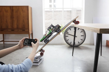 LEGO Technic Ciężarówka Mercedes-Benz z napędem na 4 koła-42129