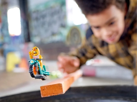 LEGO City Motocykl kaskaderski z kurczakiem 60310