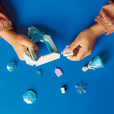 LEGO Disney Princess - Dziedziniec zamku Elzy 43199