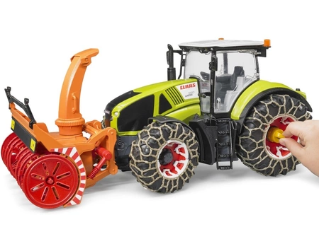 BRUDER 03017 Traktor Claas Axion 950 z pługiem śnieżnym i łańcuchami na kołach